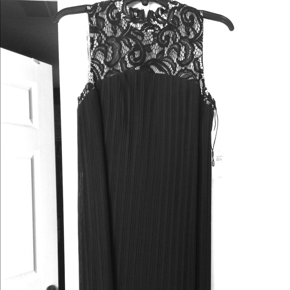 Dress, Navy, Sz 6P. Lace at bodice, pleated skirt.